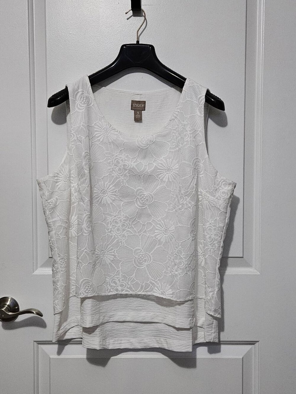 Chicos Plus Size 3X White Embroidered Floral Lace Sleeveless Blouse Layered Hem